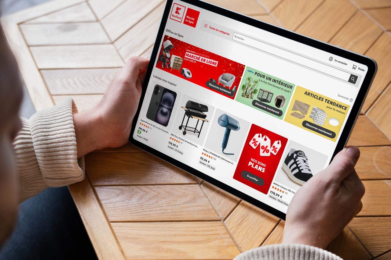Vendre sur Kaufland Tablette affichant la marketplace Kaufland